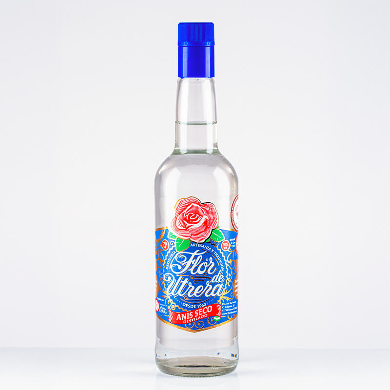 Botella de anís Flor de Utrera Anís Seco con etiqueta azul y fondo blanco